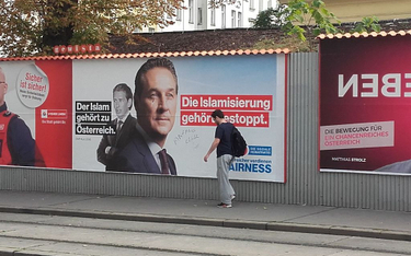 Plakat wyborczy populistycznej FPÖ z jej liderem Heinzem-Christianem Strache, oraz liderem konserwat