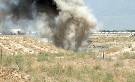 Dwa zamachy, próba wdarcia się do bazy, zabici