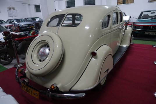 Nadwozie utrzymane w nowym kierunku stylistycznym Streamline Moderne nie wszystkim przypadło do gust