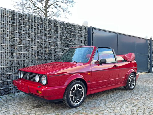 VW Golf Cabriolet Quartett był dostępny w 64 kombinacjach kolorystycznych.