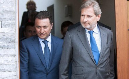 Premier, lider rządzącej prawicowej partii WMRO-DPMNE Nikoła Gruewski i komisarz UE ds. polityki sąs