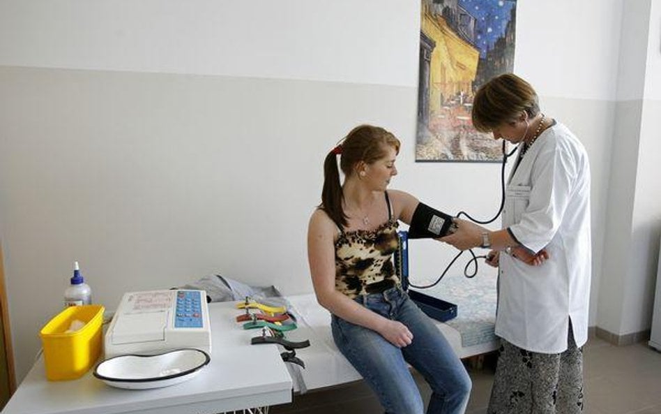 Czy wystawiać pracownikom legitymacje ubezpieczeniowe