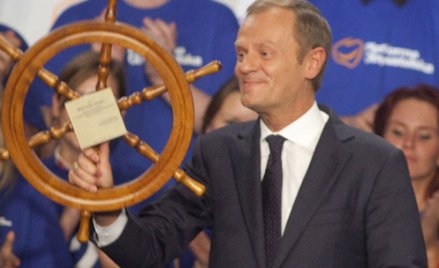 Donald Tusk ćwiczy przemówienie: Szanowni Państwo... Ziomale... Guten Tag!