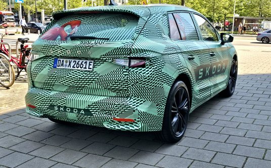 Skoda Erloq z zamaskowaną karoserią