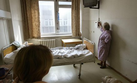 Prywatne firmy, które w szpitalach udostępniają swoje telewizory, zarabiają ogromne pieniądze - uważ