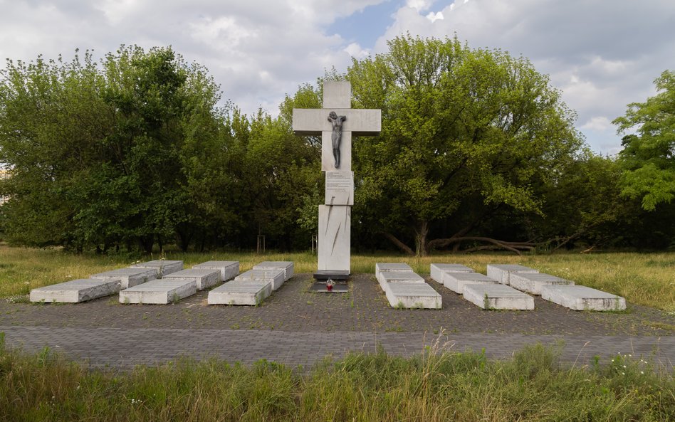 Widok na Skwer Wołyński i Pomnik Rzezi Wołyńskiej