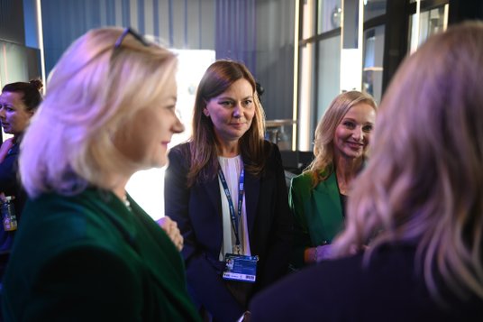 Dyskusje w kuluarach były równie gorące, jak podczas debaty. Od lewej: Monika Klaus-Piskała, dyrekto