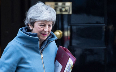 Troje ministrów, wbrew May, poprze opóźnienie brexitu