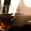 Alkohol wraca na pokład samolotów. Stewardessy protestują