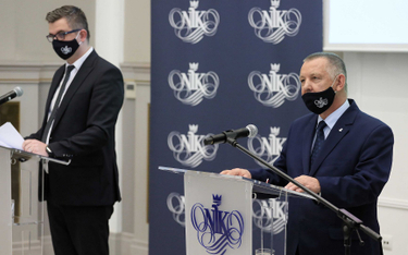 Prezes Najwyższej Izby Kontroli Marian Banaś (z prawej) i p.o. dyrektora Departamentu Porządku i Bez