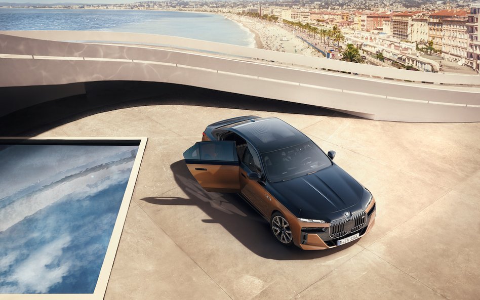 BMW i7 M70 w Cannes.