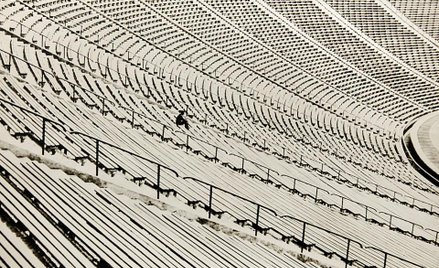 Jerzy Kosiński, „Rozmyślania na Stadionie / Man Before His Work”, 1956-1957, vintage print