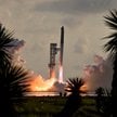 Przełomowy lot Starshipa. Po raz pierwszy trafił na orbitę. W tle Starlinki i kosmiczna AI