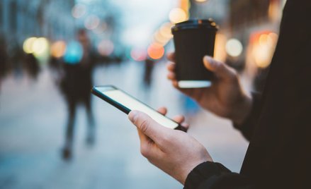 Oszustwo na Amazonie. 100 dolarów za naklejki chroniące przed promieniowaniem