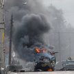 Płonący rosyjski transporter opancerzony, Charków, fotografia z 27 lutego