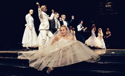 „Klub kawalerów” w reżyserii Łukasza Gajdzisa, z okresu dyrekcji Pawła Łysaka, gdy mało kto przypusz