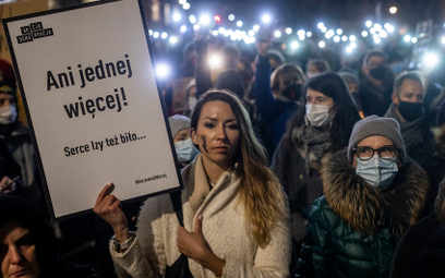Sondaż: Jedna trzecia Polaków chce legalnej aborcji do 12 tygodnia