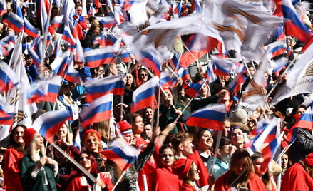 Kreml organizuje wielki wiec poparcia. Tłum Rosjan na Łużnikach