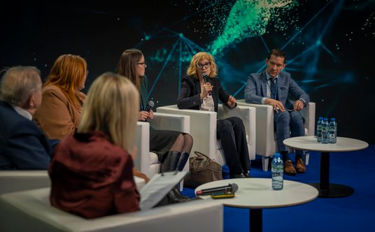 Od lewej: Anna Dela, wiceprezes Instytut Człowieka Świadomego, prof. dr hab. n. med. Witold Zatoński