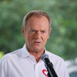 Przewodniczący Platformy Obywatelskiej Donald Tusk podczas konferencji prasowej przed siedzibą Senat