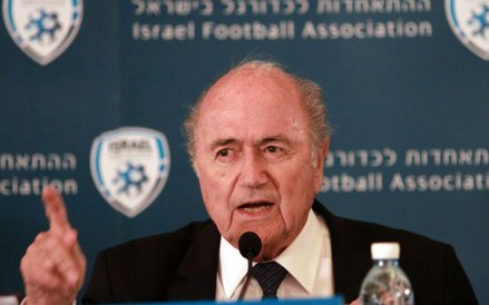 Prezydent FIFA Joseph Blatter na konferencji prasowej w Jerozolimie, 19 maja 2015 roku