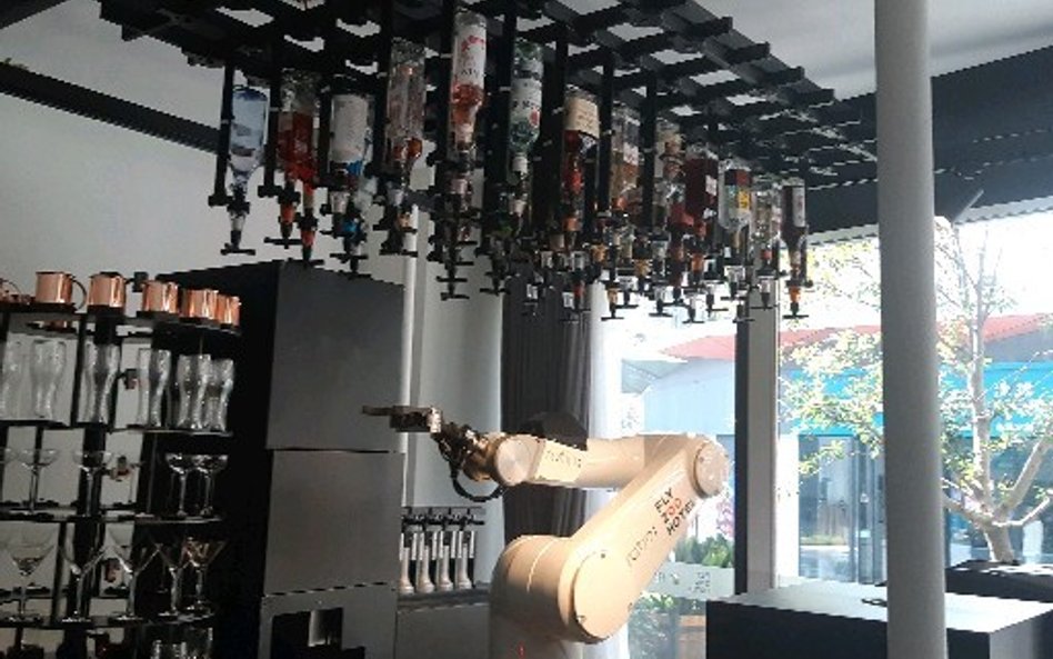 Roboty prowadzą hotel. Nie zagadniesz barmana czy pokojówki