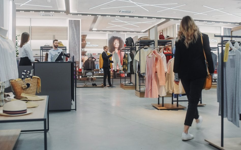 Darmowe zwroty odzieży i obuwia pozostają już tylko w sklepach stacjonarnych.