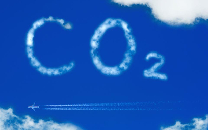 Koniec rozdawania firmom uprawnień do emisji CO2