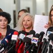 Posłanki Lewicy Anna Maria Żukowska (2L) i Katarzyna Kotula (C) oraz senator Magdalena Biejat (P) po