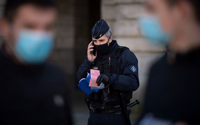 Godzina policyjna wydłużona w całej Francji