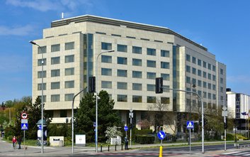 Hotel przy Belwederskiej 23 został oddany do użytku w 2001 roku