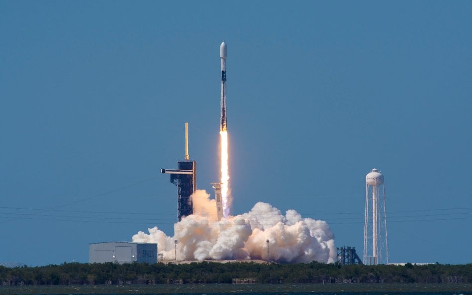 Start rakiety nośnej Falcon 9, która wynosi satelity konstelacji Starlink