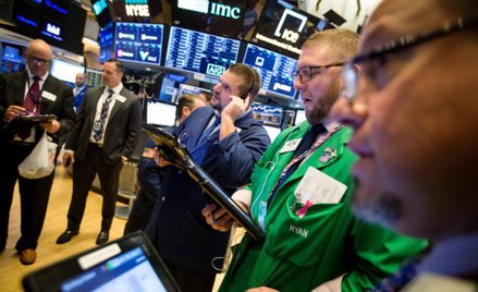 Na Wall Street trójka z przodu