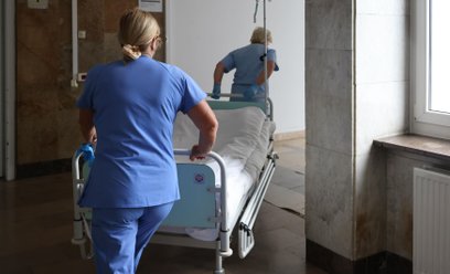 Sondaż o służbie zdrowia: Złe wiadomości dla Donalda Tuska, przeważają krytyczne opinie