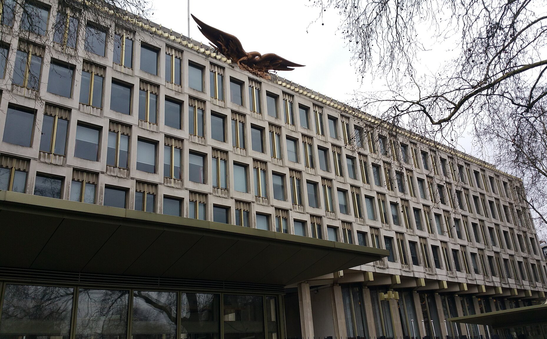 Modernistyczny budynek ambasady USA zmienili w luksusowy hotel. „Pałac w parku”