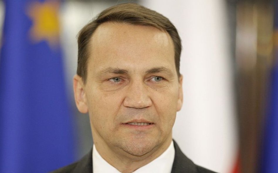 Sikorski: Kaczyński kolanem chce przepchać drugą kadencję Dudy