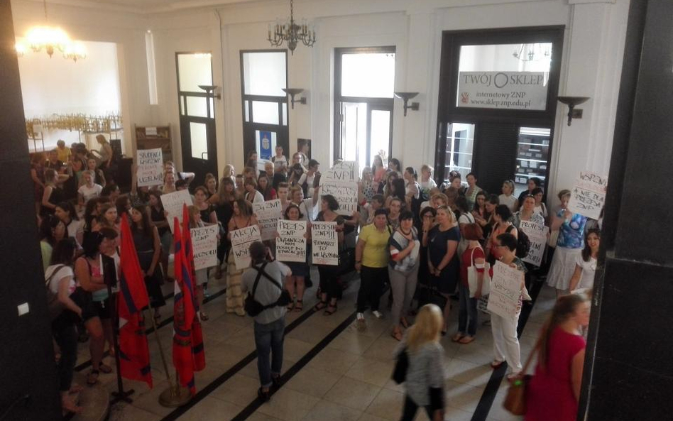 ZNP likwiduje Wyższą Szkołę Pedagogiczną