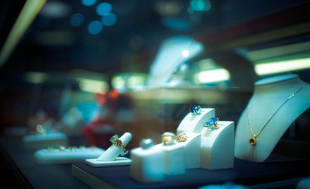 Biżuteria bez logotypu to dzisiaj wręcz osobna marka: tak silna wśród kobiet – i mężczyzn – jest pot