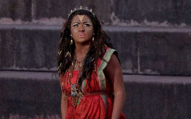 Anna Netrebko w makijażu, który zastosowała jako Aida na festiwalu w Weronie