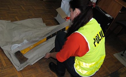Tą siekierą 45-latek chciał zamordować sąsiadkę
