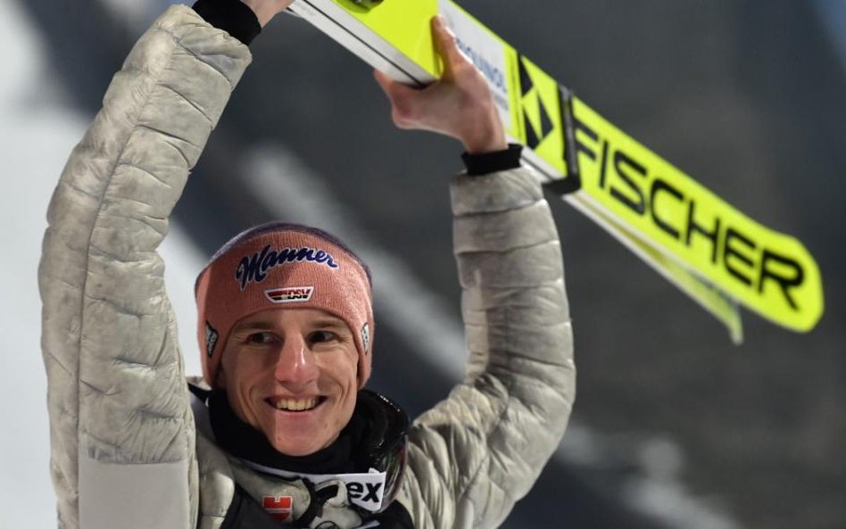 Predazzo: Dawid Kubacki nie schodzi z podium