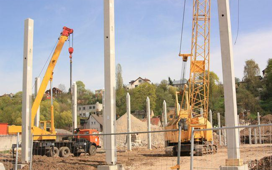 Odpowiedzialność karna inwestora za prowadzenie budowy bez pozwolenia lub zgłoszenia