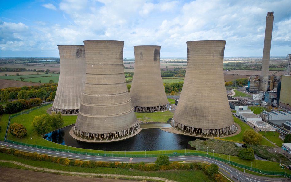 Zamykanie elektrowni węglowych, połączone z wprowadzeniem minimalnej ceny emisji CO2, w Wielkiej Bry