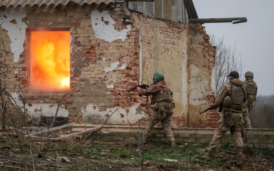 Ukraińscy żołnierze na ćwiczeniach zorganizowanych w obwodzie charkowskim