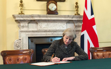 Premier Theresa May: - To historyczna chwila, od której nie ma odwrotu