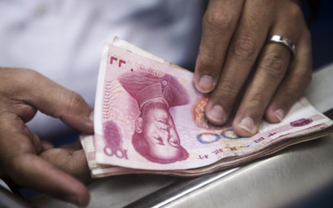 Ludowy Bank Chin przeprowadza internewencje rynkowe i słowne w obronie juana