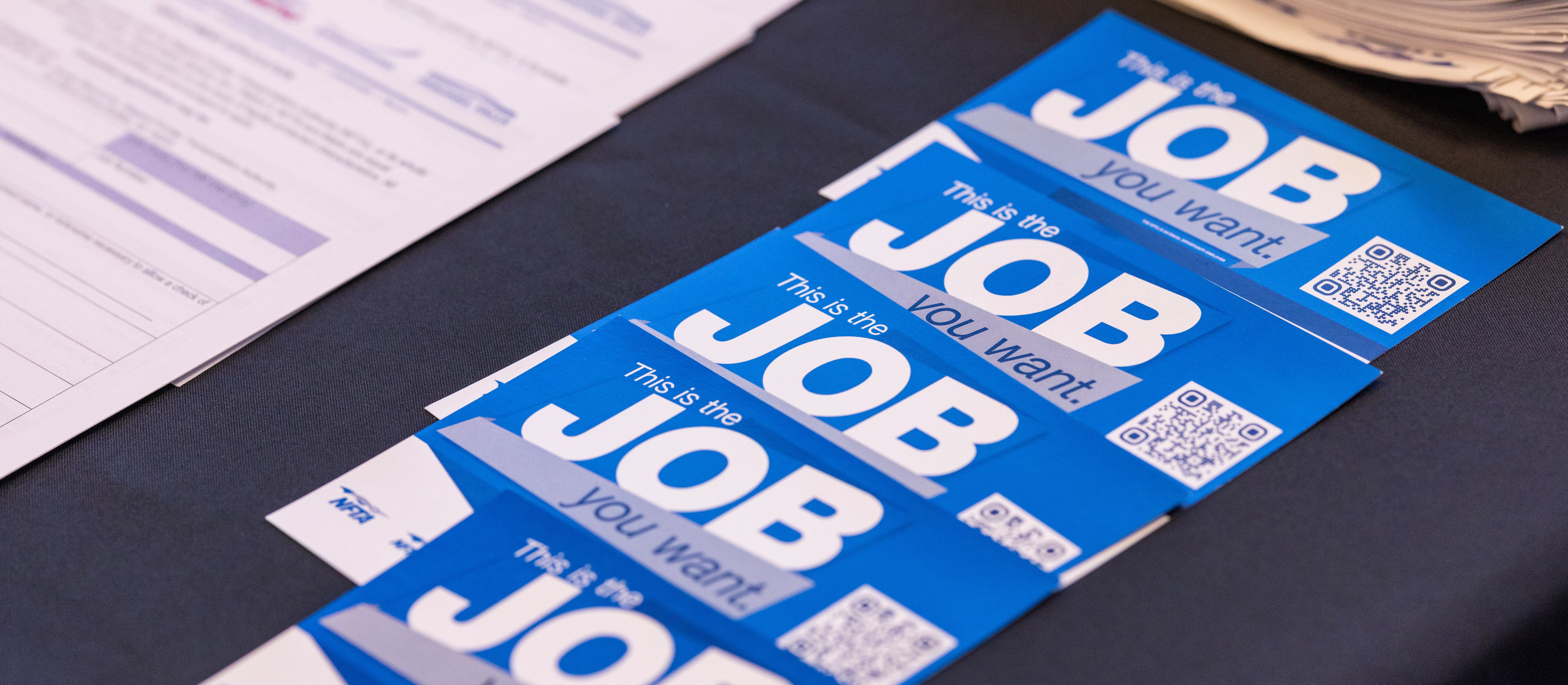 AI miała zabierać pracę. Nowe badania pokazują coś zupełnie innego