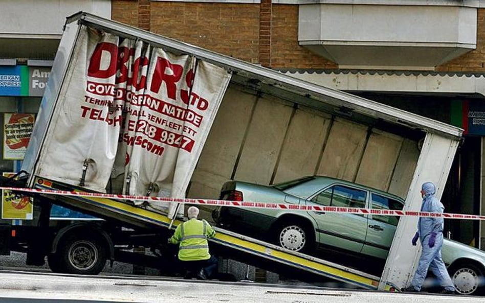 Londyn, czerwiec 2007. W tym samochodzie znaleziono ładunek wybuchowy. Do eksplozji nie doszło (fot: