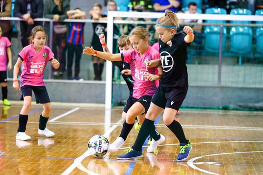 Na boiskach we Wrocławiu, Krakowie i Siemianowicach Śl. grało kilkuset młodych piłkarzy i piłkarek