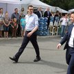 Premier Mateusz Morawiecki i KPRM Michał Dworczyk podczas rodzinnego pikniku z okazji Dnia Dziecka w
